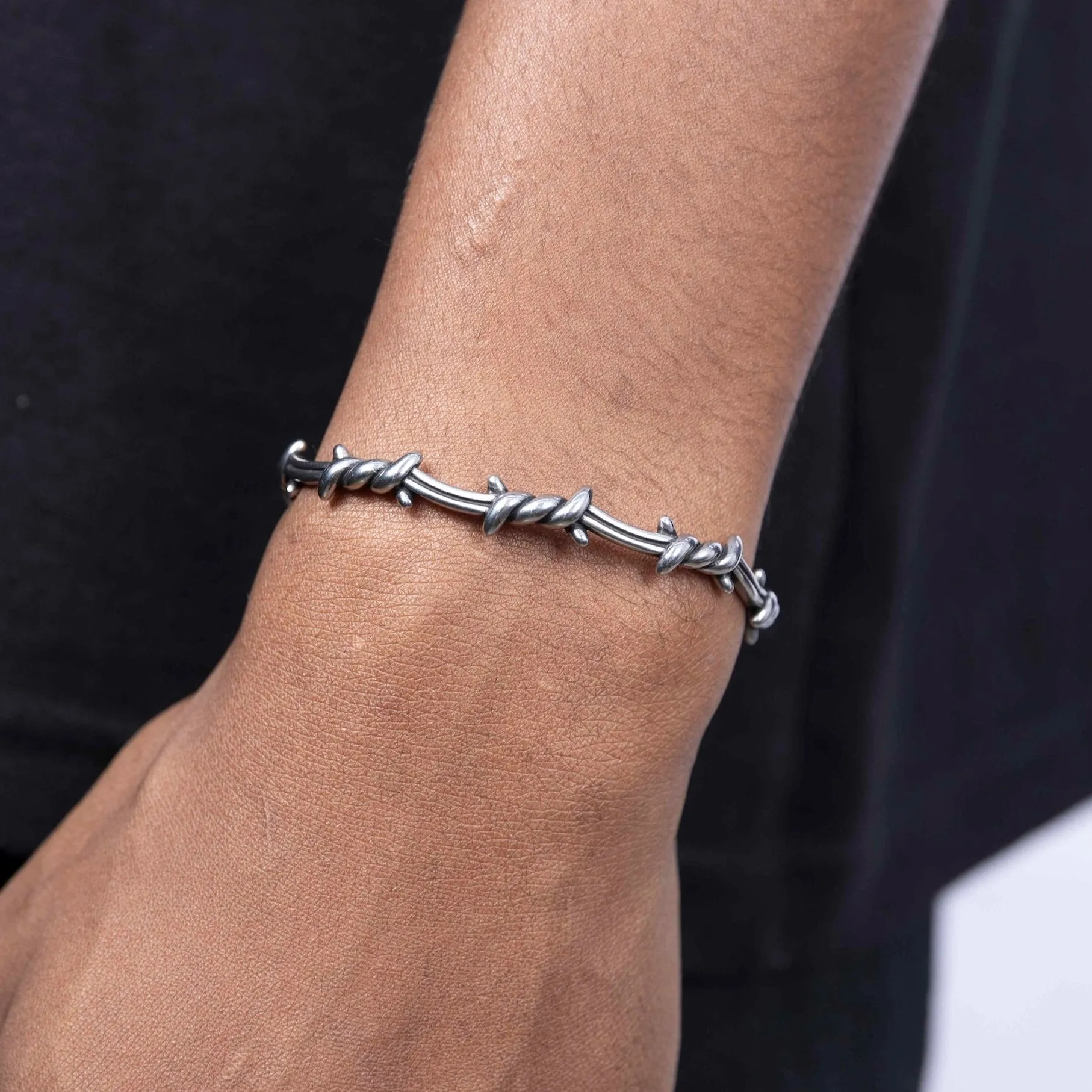 Barbed cuff