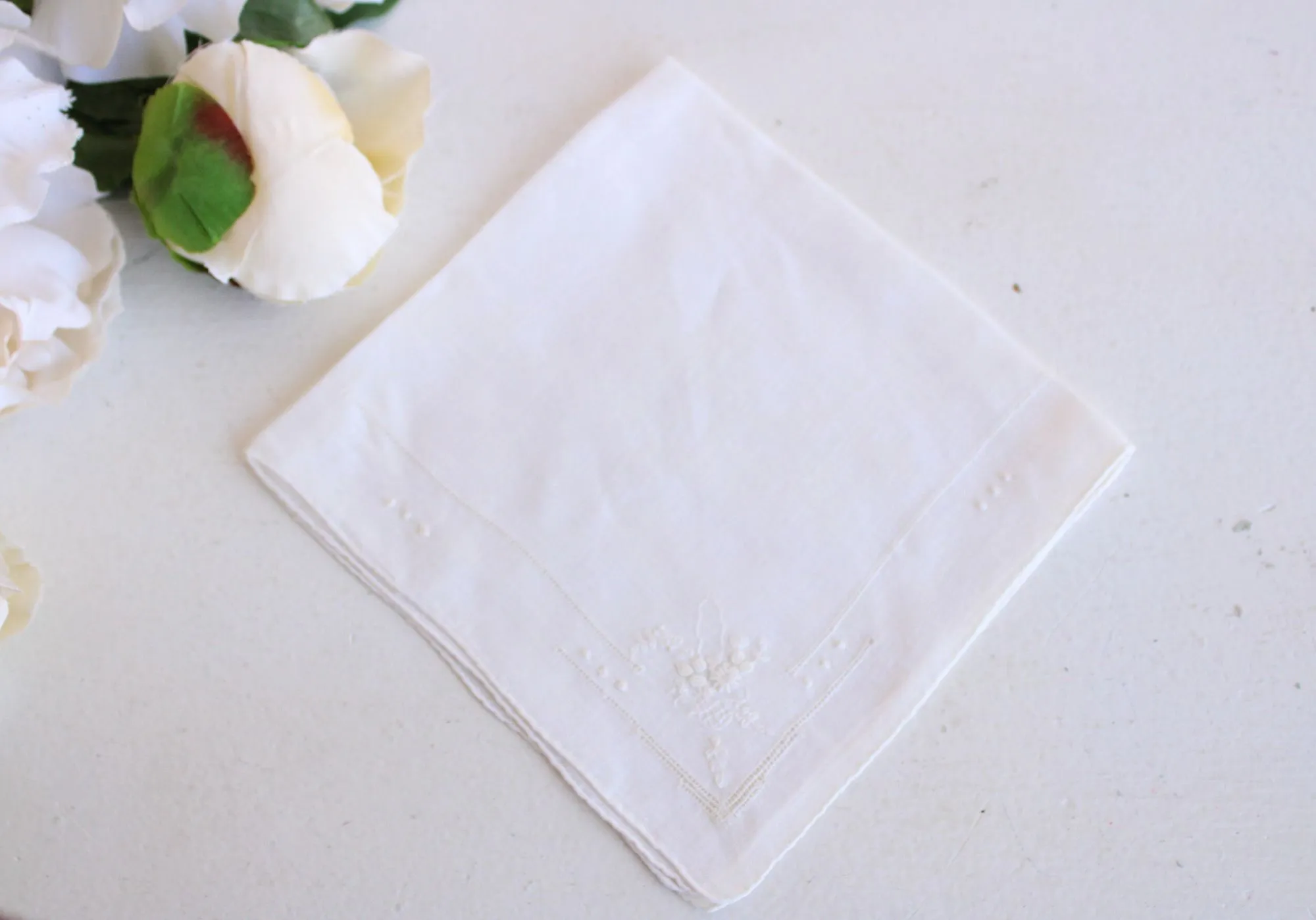 Vintage 1940s Embroidered Flowers White Linen Hankie